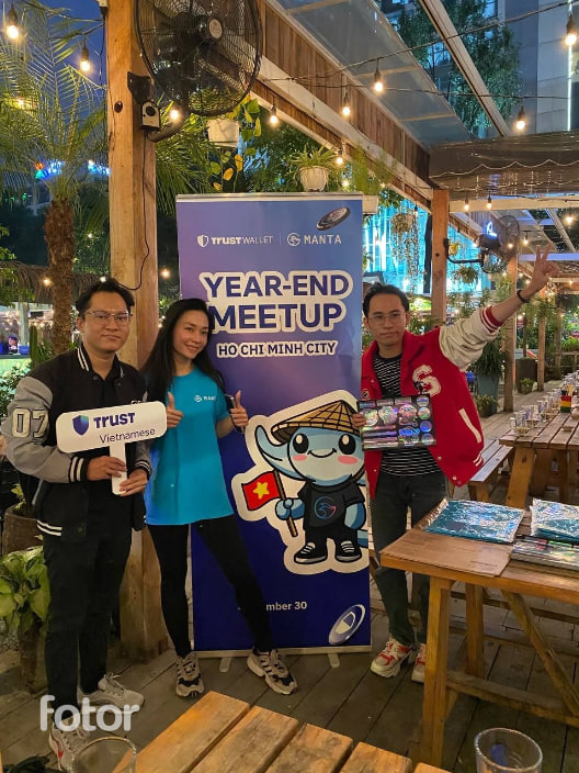 0xDiggory's tweet photo. 🌟 A big thank you to @Lynn_Manta , @MantaNetwork_VN , and @trustwalletviet  for inviting me to the Year-End Meetup! I had such a fun time with everyone and became the luckiest person of the night. Looking forward to more amazing moments together! 🎉 #YearEndMeetup #Grateful https://t.co/jrtNzW6VIQ