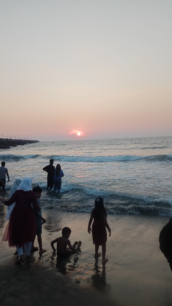 ഇന്നലെ ബേപ്പൂരിൽ പോയപ്പോഴാ വാട്ടർ ഫെസ്റ്റ് മാറ്റിവെച്ചത് അറിയുന്നത്😟