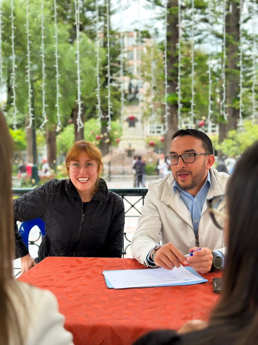 RoqueOrdonezEc's tweet photo. 🔵🔴#DespachoCiudadano Hoy continuamos con nuestro diálogo con el pueblo, conversamos sobre: 
⭕El rol que tienen las autoridades y cómo poder trasformar la vida de los ecuatorianos.
⭕Como eliminar las grandes desigualdades que tenemos en nuestra sociedad. 
#PlanImpulsa 
#RoqueSiTeEscucha
#RevivirEcuador 
@LuisaGonzalezEc 
@DiegoBorjaPC 
@MashiRafael 
@RevolucionAzuay @RC5Oficial