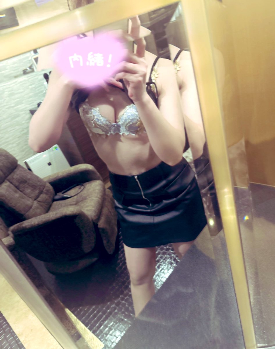 1919panda__'s tweet image. 13時間お疲れ様でした🕑
ご予約のお兄様方🥰🥰姫納めに👸
ご来店ありがとうございました👩‍❤️‍👨
深夜2時半🤦‍♀️猫が、大暴れしとるー😂✌️🎀寝る気配無し🤣とりあえずお腹空いて来たのでおやすみなさい💤😴🍚🍚