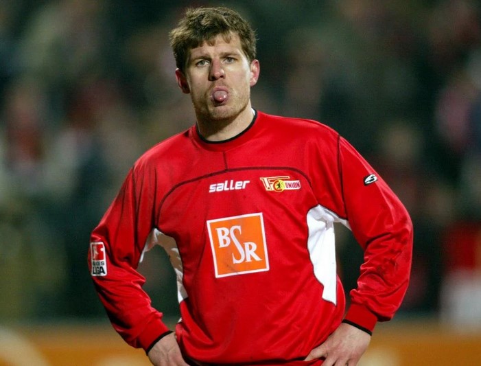 UNION BERLIN a un nouvel entraîneur : c'est Steffen BAUMGART qui revient dans un club qu'il connaît bien pour y avoir été joueur (sans casquette 🧢)