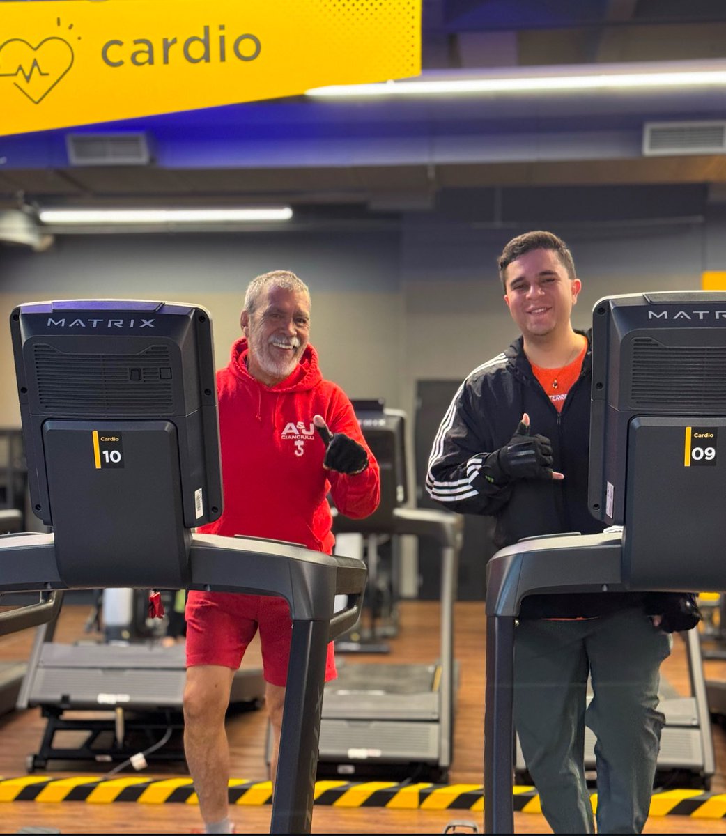 Howeverandever's tweet photo. 🔥ENTRENANDO🔥 CON UN GRAN AMIGO QUE SE LLAMA ROBERT Y ME CONOCE DESDE QUE ERA CIPOTILLO!
#legday #legdayworkout #sentadilla #fittok #gymtok #fitnessmotivation #foryou #fypviral #fyp #howeverandever #smartfit https://t.co/L8qyOmcaCv