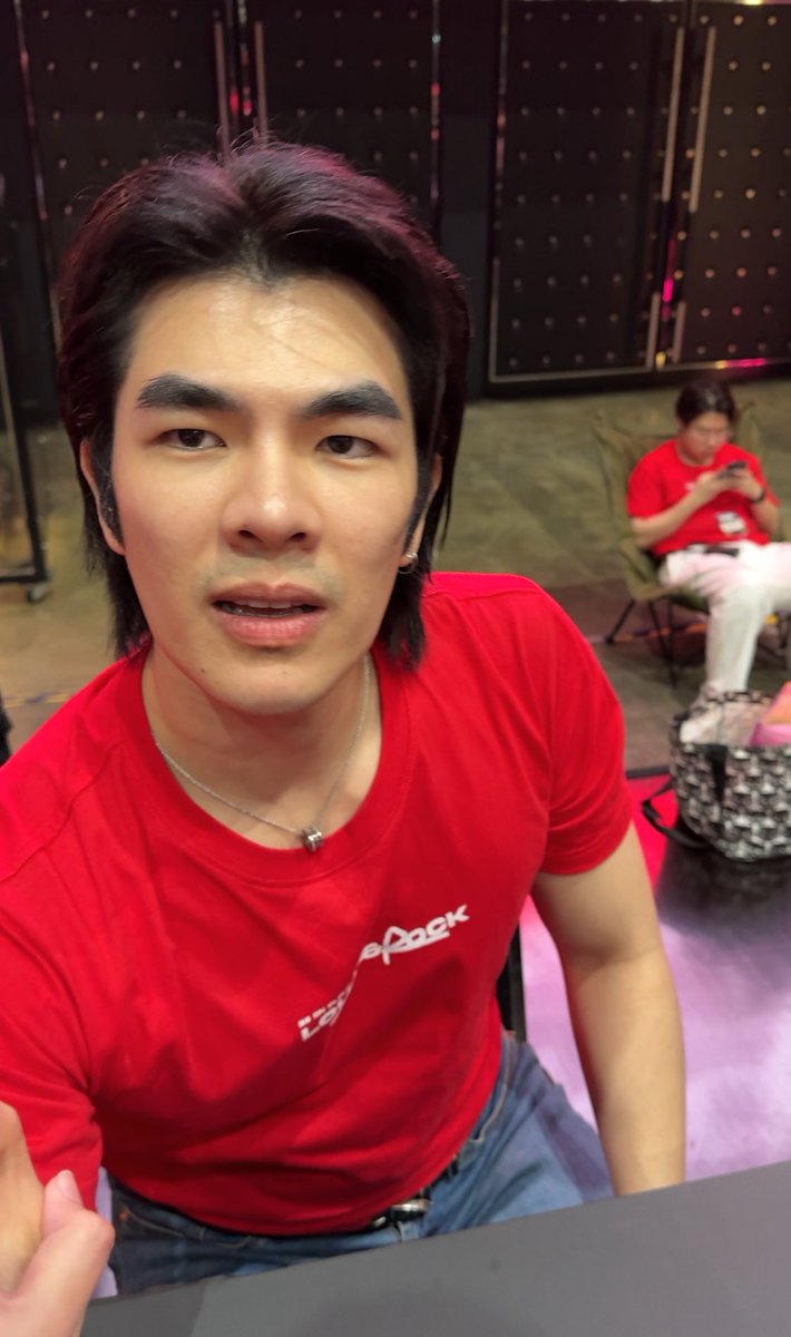 หน้าพี่มาย ตอนฉันถามว่าเข้าใจมุกจุ๊บปีนต้นไม้หรือยัง ท้อ555555555555555555555