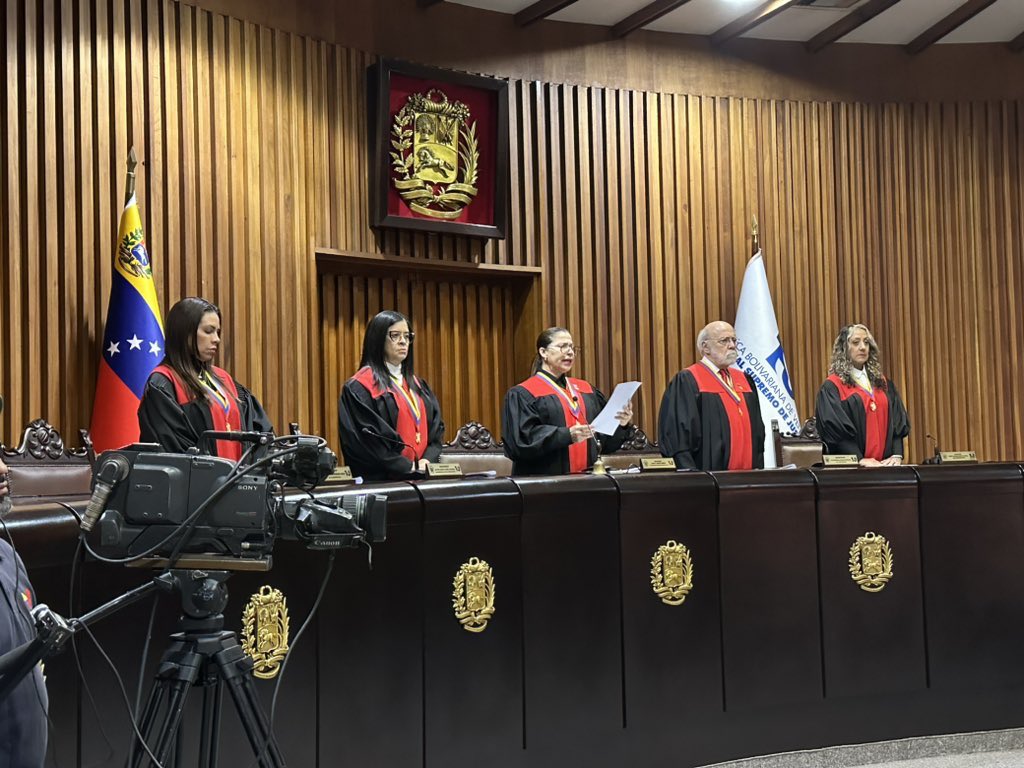 AndrewsAbreu's tweet photo. #AHORA TSJ le impuso una multa de 10 millones de dólares a TikTok y le ordenó abrir una oficina en Venezuela. https://t.co/zqKFVaI3h6