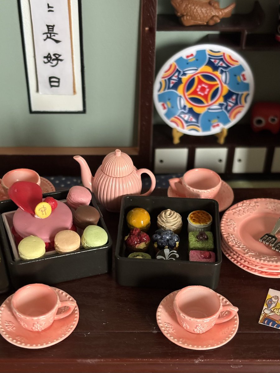 bluksky's tweet photo. お正月を華やかに過ごすためのスイーツおせちを楽しみ😊
栗きんとんの代わりにモンブランも入り🤤

#ぷちサンプル
#スイーツおせち https://t.co/OzJRJ5tQD7