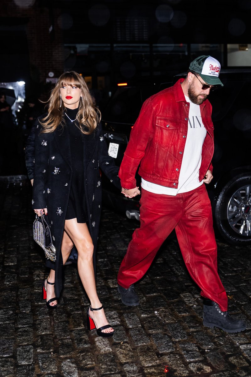 iHeartRadio's tweet photo. My 2025 vision board and it’s just this photo 😌❤️‍🔥 @taylorswift13 @tkelce https://t.co/cyvhtpUCg3