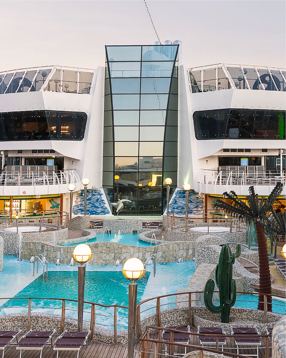 MSCCruzeiros's tweet photo. 🌊✨ Entre no ano novo com um mergulho refrescante nas piscinas do #MSCSplendida e relaxe sob o sol enquanto aprecia vistas panorâmicas do oceano! Confira os itinerários do navio na temporada 2024/2025 na América do Sul: https://t.co/Um5Vs3OABa https://t.co/dR5pPeIv8A