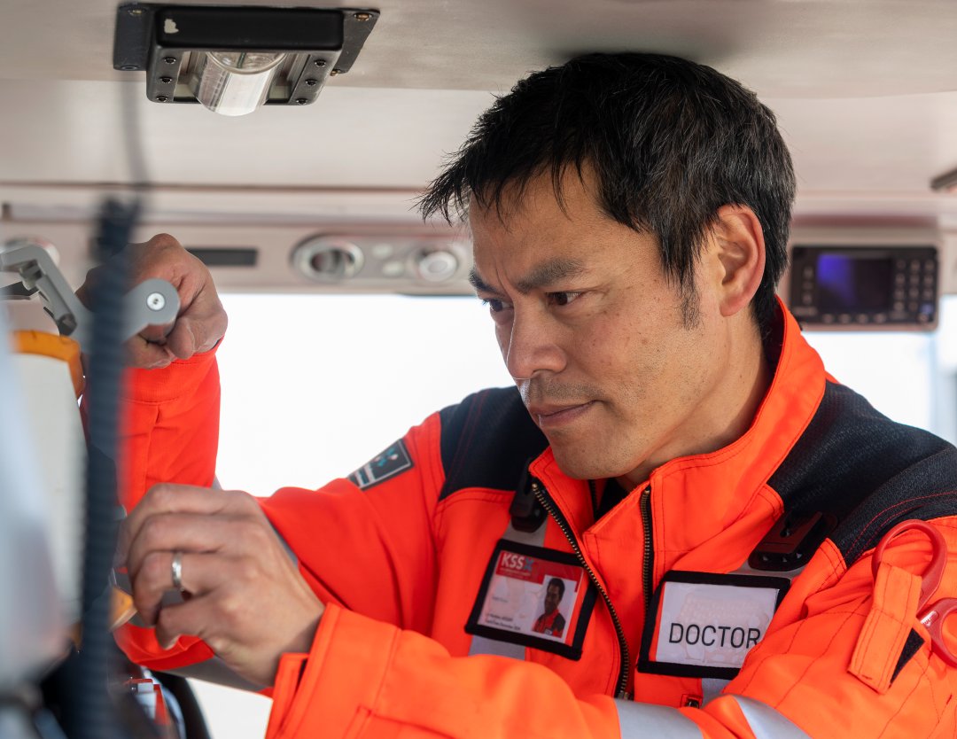 We're thrilled to announce our exclusive documentary programme 'Air Ambulance', airing on New Year's Eve at 8pm on BBC Radio 4.

Go behind the scenes and listen to how our crew bring the hospital to the patient when every second counts.

Tune in to BBC Radio 4 tomorrow at 8pm📻