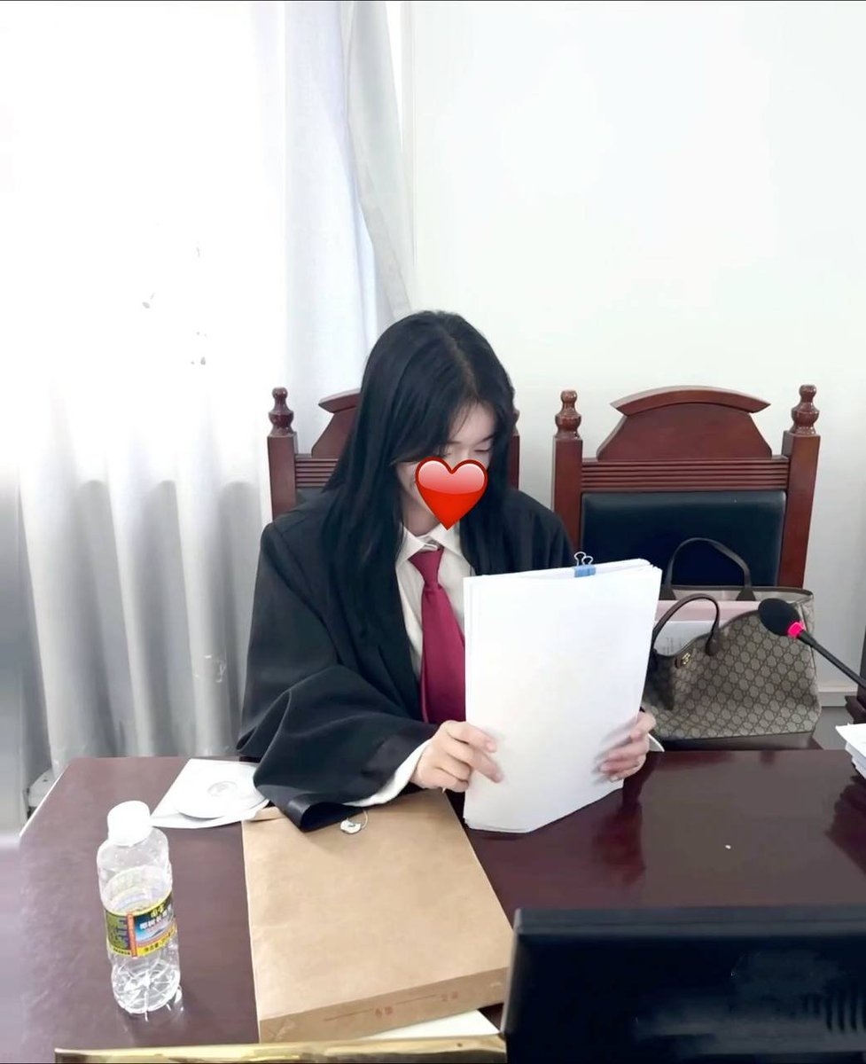 今天都还在努力的工作…

实在是有点无聊，自己去厕所玩了一小下～插着自慰棒再尿尿，感觉也太羞耻了…

我的愿望依旧是明年可以不用塑料的，可以多用真的～ https://t.co/RzIdJtn6xt