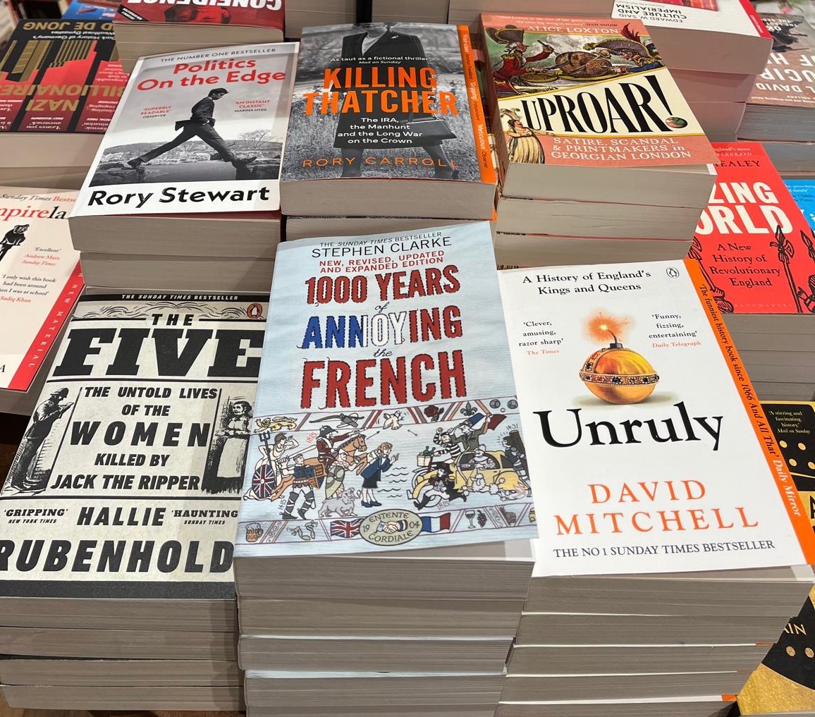SClarkeWriter's tweet photo. A friend sent this from London. Good to know that my 1000 Years of Annoying the French is still on the bookshops’ Christmas list.
(A book isn’t only for Christmas of course)
#anglofrench #history #entente #cordialenowbutnotalways
@HatchStPancras https://t.co/CwlaCeKifp