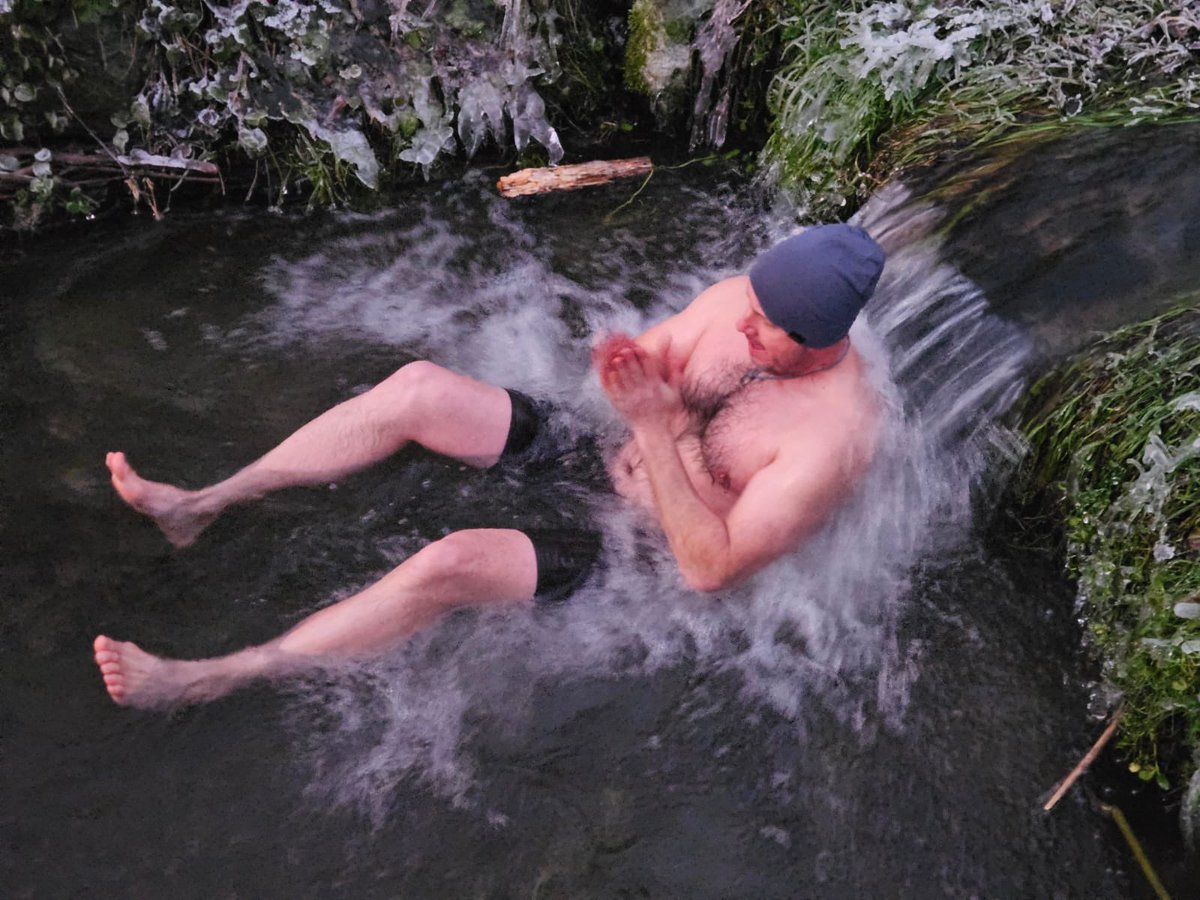 VMrozi's tweet photo. Tak na plování to úplně není, ale nulová voda stačí sama o sobě🥶🏊🏻‍♂️🤩 #VysehradstiMrozi #Orlickehory https://t.co/upAsFQq2Qd