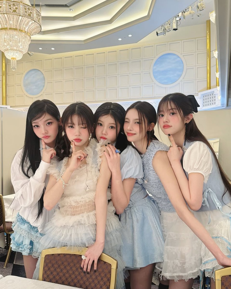 minsju's tweet image. let’s shout, “we’re little princesses!” it’s our moment to shine in dreamiest dresses, sweet like cotton candy, with makeup so peachy like a sprinkle of magic! here we are, sparkling and adorable at ntv ama! 🩵