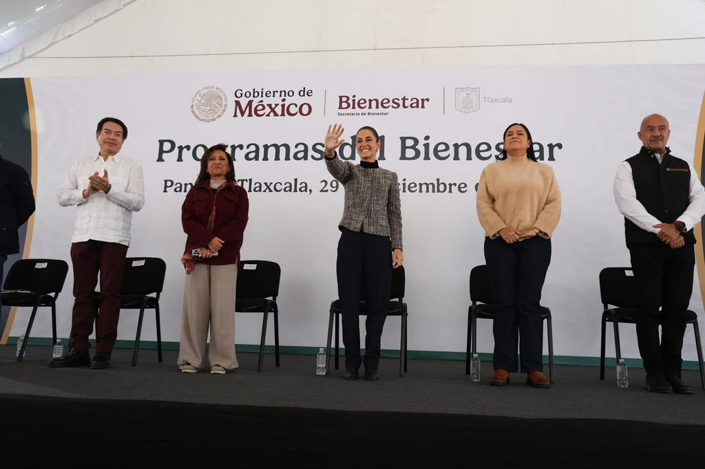 morena_tlaxcala's tweet photo. 🤩Los tlaxcaltecas recibimos con mucho entusiasmo y cariño a la presidenta de México, la Dra. @Claudiashein. ❤️

Durante su visita en el municipio de Panotla, escuchamos con mucha emoción y esperanza su mensaje ya que la 4T avanza en Tlaxcala y en todo México. 🫶🏻

#MorenaTlaxcala https://t.co/v7j0zhgNLn