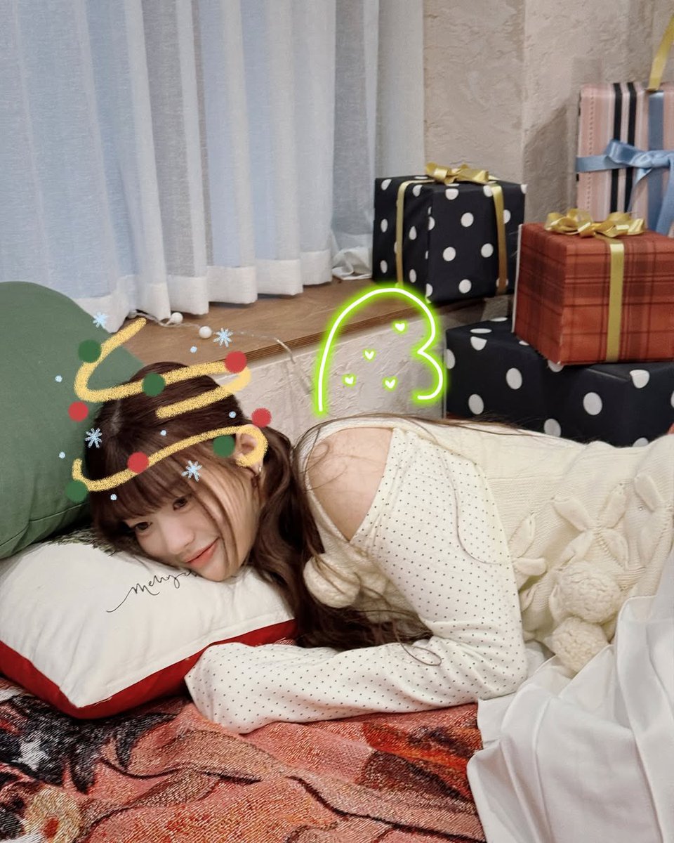 minsju's tweet image. it’s the winter everyone adores, frosty little kisses brushing every inch of my skin. who’s waiting for santa? before santa arrives, let sweet minju be your adorable christmas present. cute, precious, and oh-so-lovely! 🎅🎁