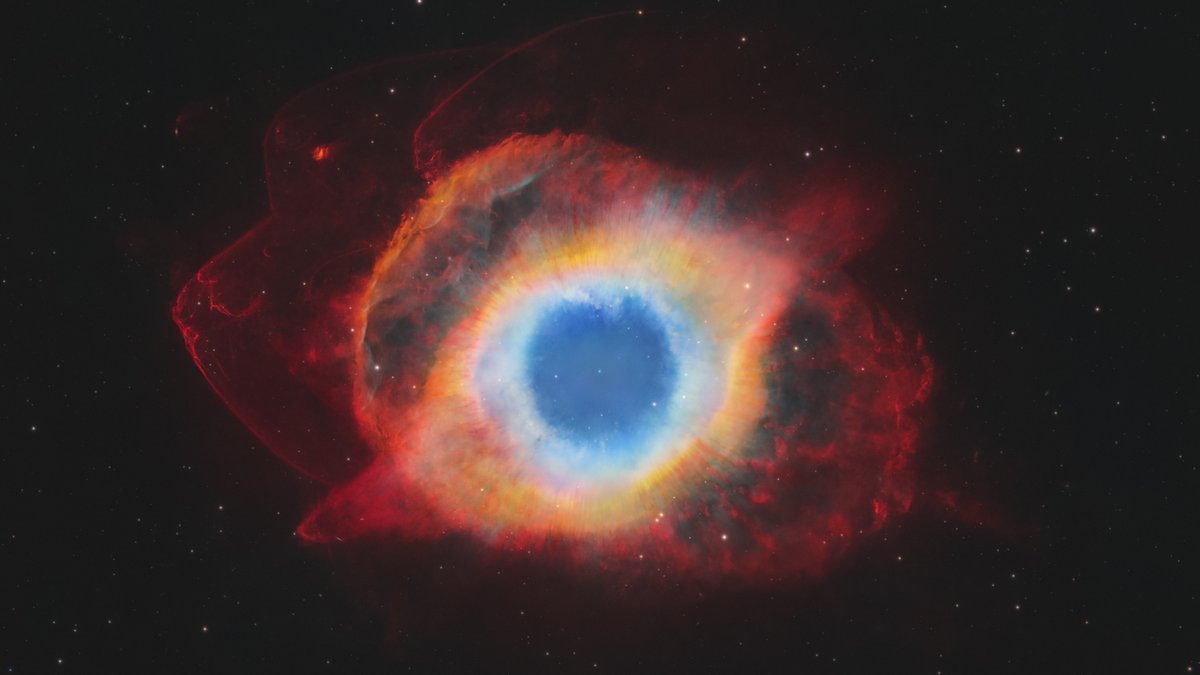 Voici la nébuleuse de l'Hélice (Helix nebula), une nébuleuse planétaire impressionnante... C'est ainsi que va se finir 2024. Cette image est le fruit d'une collaboration entre Lucas Thibaud, avec son télescope au Chili et notre équipe AAA avec le télescope au Maroc. 🇨🇱 x 🇲🇦