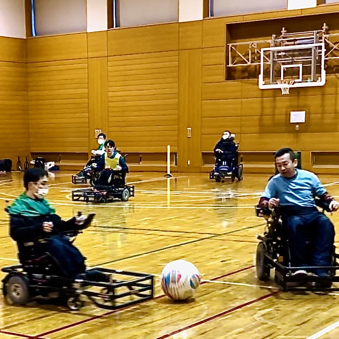 progressnara1's tweet photo. 12/15は年内最後のチーム練習。
ならボラの皆さんをはじめ，ご参加頂いた皆さん，ありがとうございました！
今年も一年ありがとうございました．
来年も応援よろしくお願いします！
#電動車椅子サッカー #サッカー #選手募集 #スタッフ募集 #スポンサー募集 #ボランティア募集 #パラスポーツ #奈良 https://t.co/RKOFWYlXsi