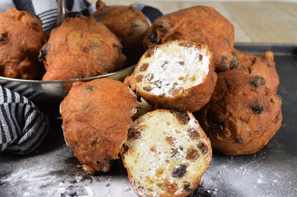 Syl_Soul_Food's tweet photo. In the Netherlands we have “oliebollen” (like a “firm” doughnut) as a treat on New Year’s Eve… what do you have in your country? #typicaldutch https://t.co/32jn4Qs5xM