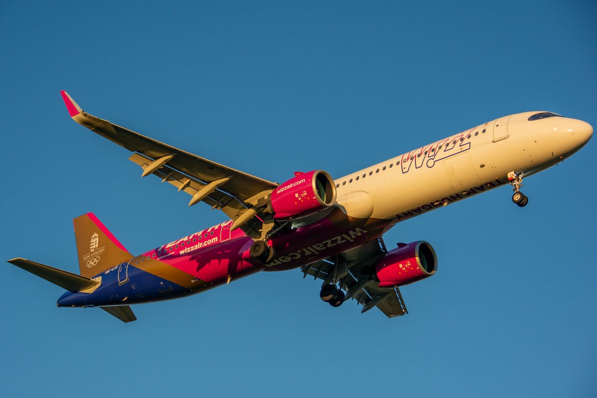 airwaysmagazine's tweet image. 🌅🇮🇹 Golden hour in Rome Fiumicino 

#Aviation #Italy #Spotting #Airways