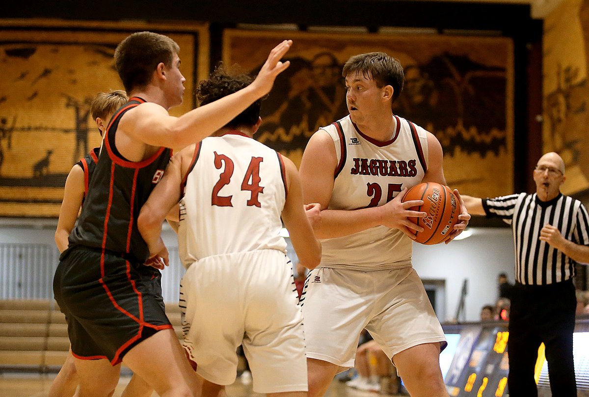 605_sports's tweet photo. PHOTOS from Corsica/Stickney's 68-65 win over Potter County Monday morning at the Hoop City Classic in Mitchell -(Photos by Rodney Haas / 605 Sports)  - https://t.co/9huVmTHapf https://t.co/Wsdb0BiuTb