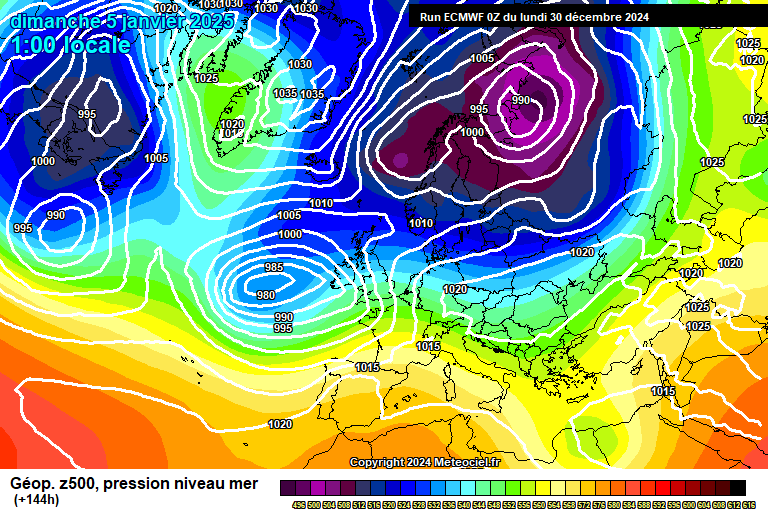 HAMPWEATHER's tweet photo. Slight improvements on 12z ecm compared to 0z still not gfs territory but it's a step towards it https://t.co/t4r6CSbEf7