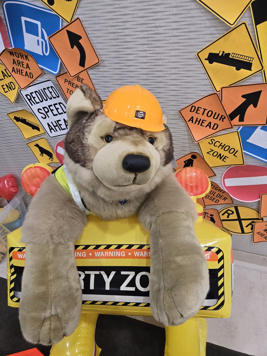 Re_Fluff_Shop's tweet photo. The UwU Inspector will be available tonight in the NYFB Dealer's Den (Table 4)!

Some info:
- Comes with the custom bandana
- Comes with vest/tool kit
- Jaag Giant Wolf (No longer made)
- Weighted in paws (possibly belly) https://t.co/bCcQ7b9r46