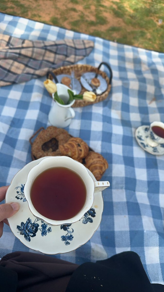 الصداقه وشعور الصديق القريب من القلب 
أجمل شي يحظى به الإنسان ❤️