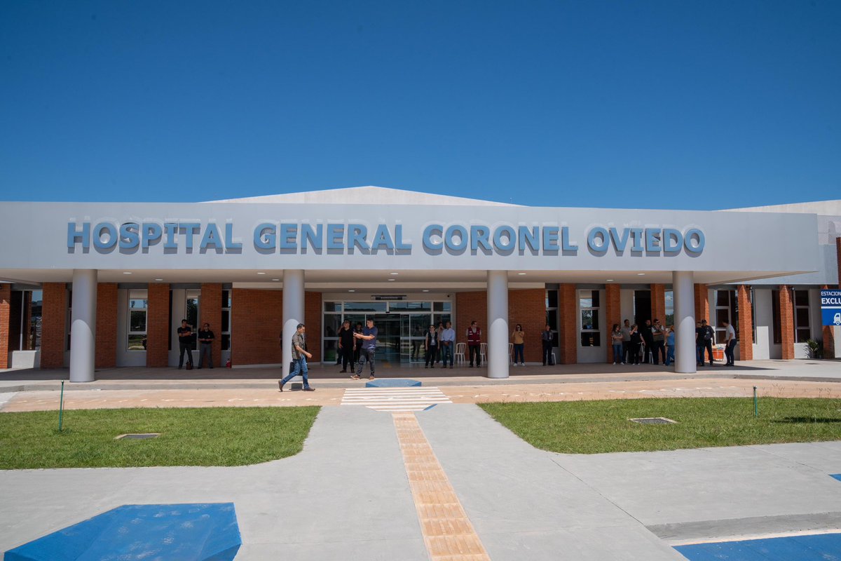 SantiPenap's tweet image. ¡A un paso de hacer realidad un sueño para la región! Visitamos el Gran Hospital de Coronel Oviedo, un centro de referencia que pronto abrirá sus puertas para transformar el acceso a la salud. Este hospital será fundamental para descentralizar los servicios de salud, acercando…