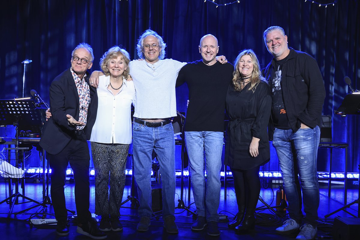 À L'ANNÉE PROCHAINE, c'est demain!
31 décembre 18h00 à la radio de <a href="/icircpremiere/">ICI Première</a>, rediffusion 1er janvier 11h00.  Venez célébrer la nouvelle année avec vos personnages préférés.
(photos Laurent Boursier)