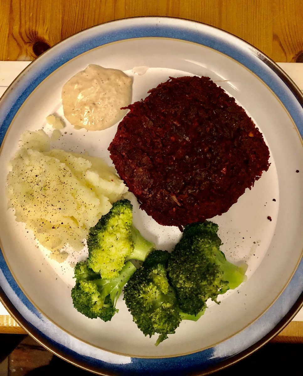 happyhillers's tweet image. #meatfreemonday Homemade #beetroot #burger mashed potato and broccoli with a side of #horseradish #veggiepower 😋