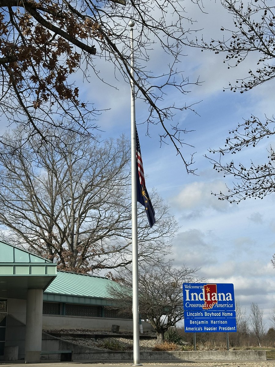 teresamankin's tweet image. Flags should be flown at half staff for 30 days after the death of a former president. You raise the flag all the way to the top and then bring it to half staff #flagcode