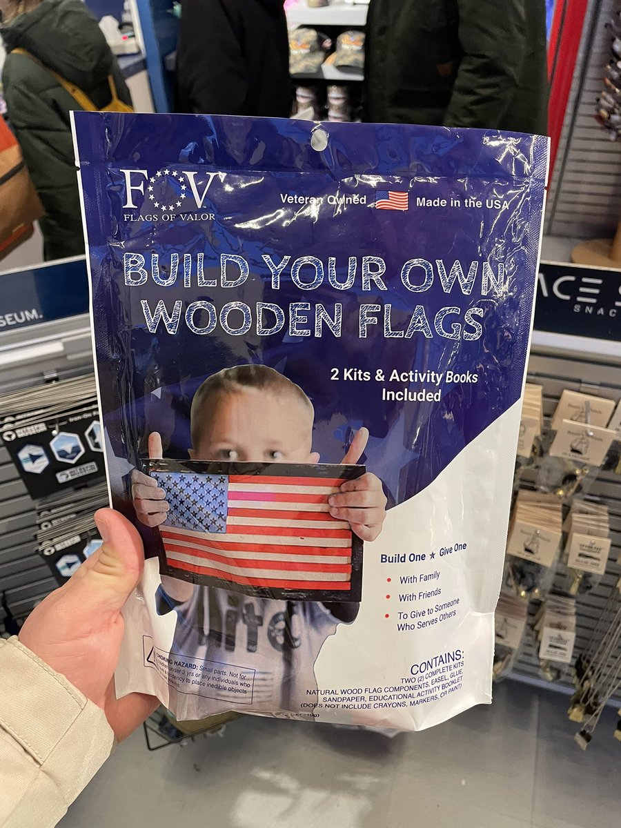 Construye tu propia bandera americana. Con libertad. En España sería imposible ver esto.