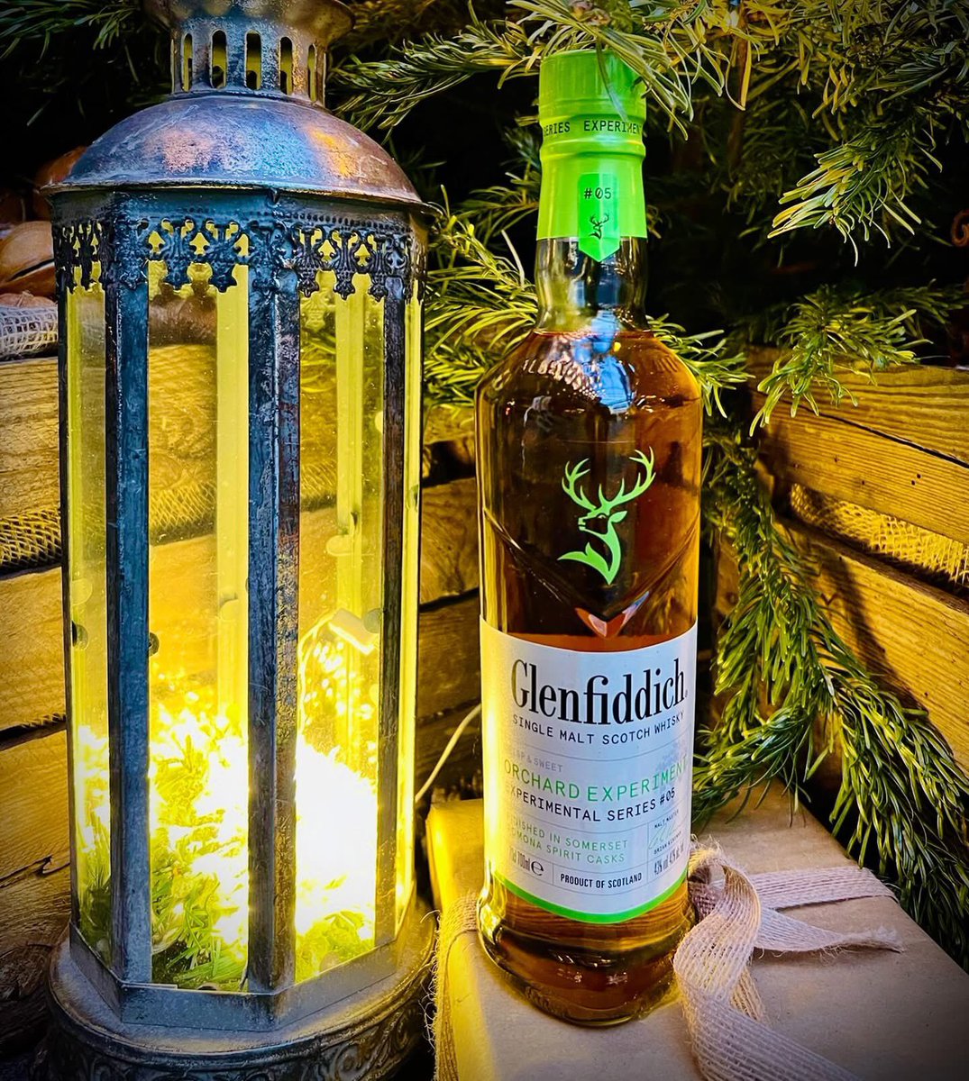 🎄 Day 2️⃣3️⃣ #GlenfiddichOrchardExperiment 🍏 #whiskylist the #Glenfiddich Orchard Experiment is a vibrant and innovative #singlemalt from one of Scotland’s most iconic distilleries. Priced at £48, this unique whisky is finished in Somerset Pomona Spirit casks, delivering #fruit🍎