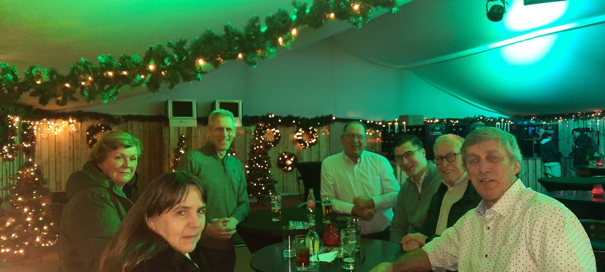 Gezellige oudjaarsborrel fractie / bestuur tijdens bezoek Bosch Winters Paradepaardje. Bijgepraat door organisatie over verbeterpunten 2025.