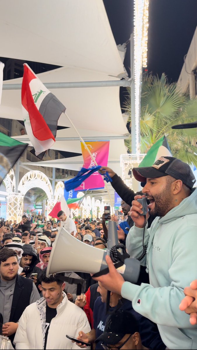 الشباب اللي كانوا يسافرون يدعمون الكويت في تصفيات كأس العالم ما حصلوا تذاكر لأي مباراة في كأس الخليج !!

<a href="/BuNayef99/">FahadNayef</a> 

تحولت الرابطة من إستاد جابر إلى سوق المباركية