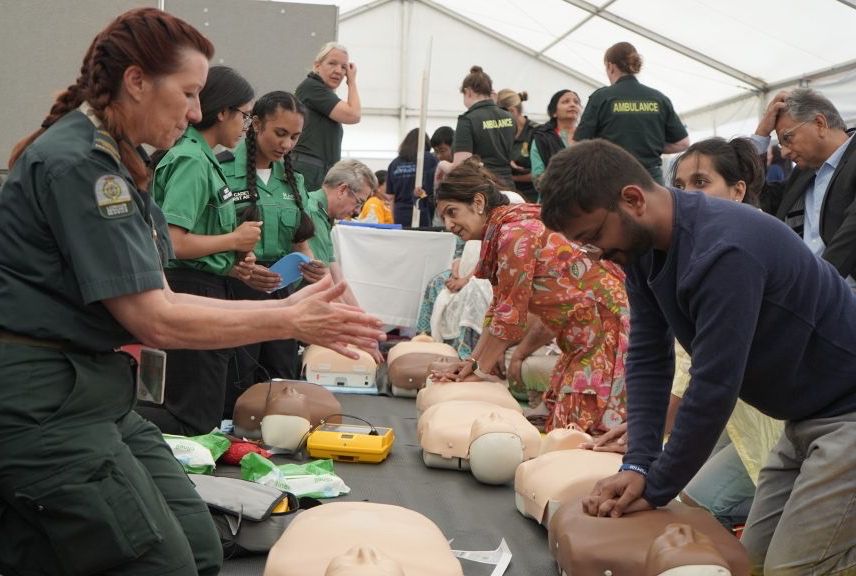 Our data suggests that +12,000 Londoners will suffer a #CardiacArrest in 2025. 

Thanks to faster call answering and response times, out-of-hospital cardiac arrest survival rates have improved in 2024. Help us save more lives in 2025 by learning CPR.

buff.ly/49ZSqOH