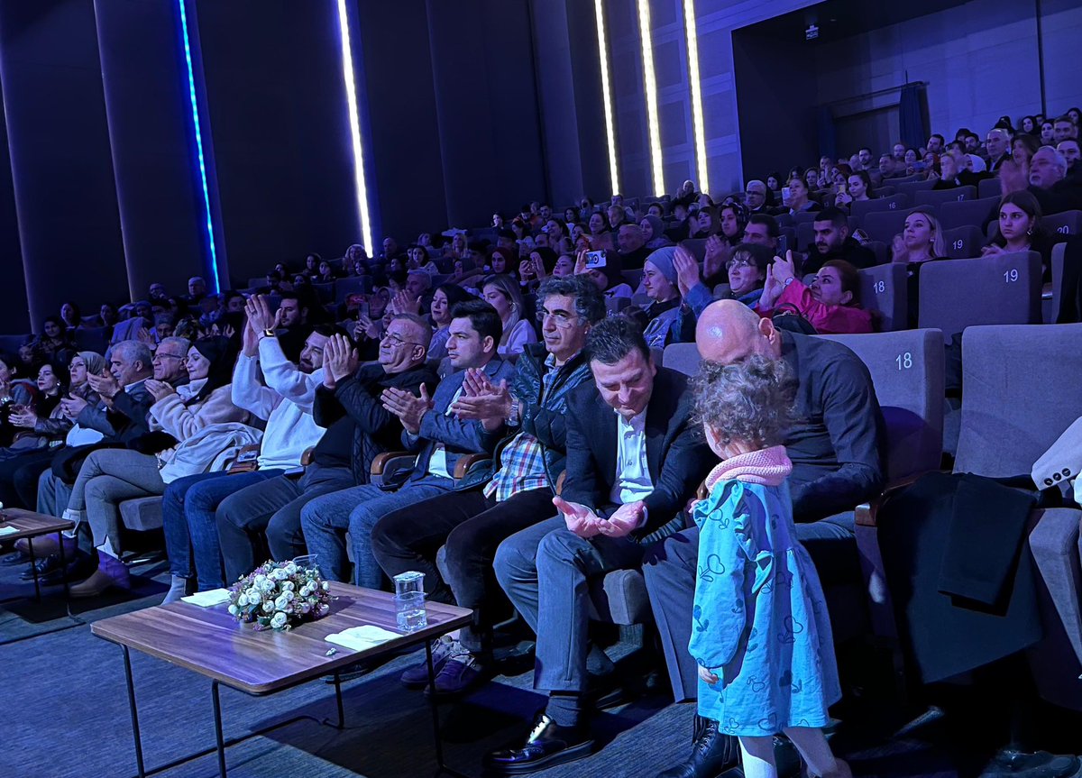 📍Şehitkamil Sanat Merkezi

Gaziantep Gençlik Merkezi’nin düzenlemiş olduğu, her yaştan ve her meslekten kişilerin oluşturduğu, Şef Kemal Yavuzcan önderliğindeki Gönüllüler Korosu Gençlik Konserinde birbirinden güzel sanat müzikleri, halk müzikleri ve Gaziantep türküleri