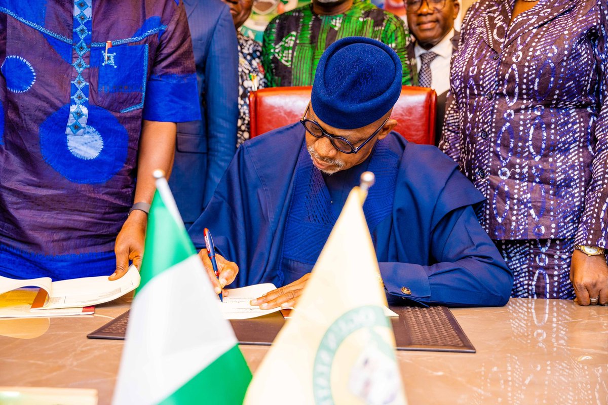 Today, the 2025 Appropriation Bill was presented to His Excellency <a href="/DapoAbiodunCON/">Prince Dr. Dapo Abiodun, CON</a> and officially signed into law 

The timely passage of the 2025 appropriation bill was as a result of profound collaborative efforts between the executive and legislative arms of government.