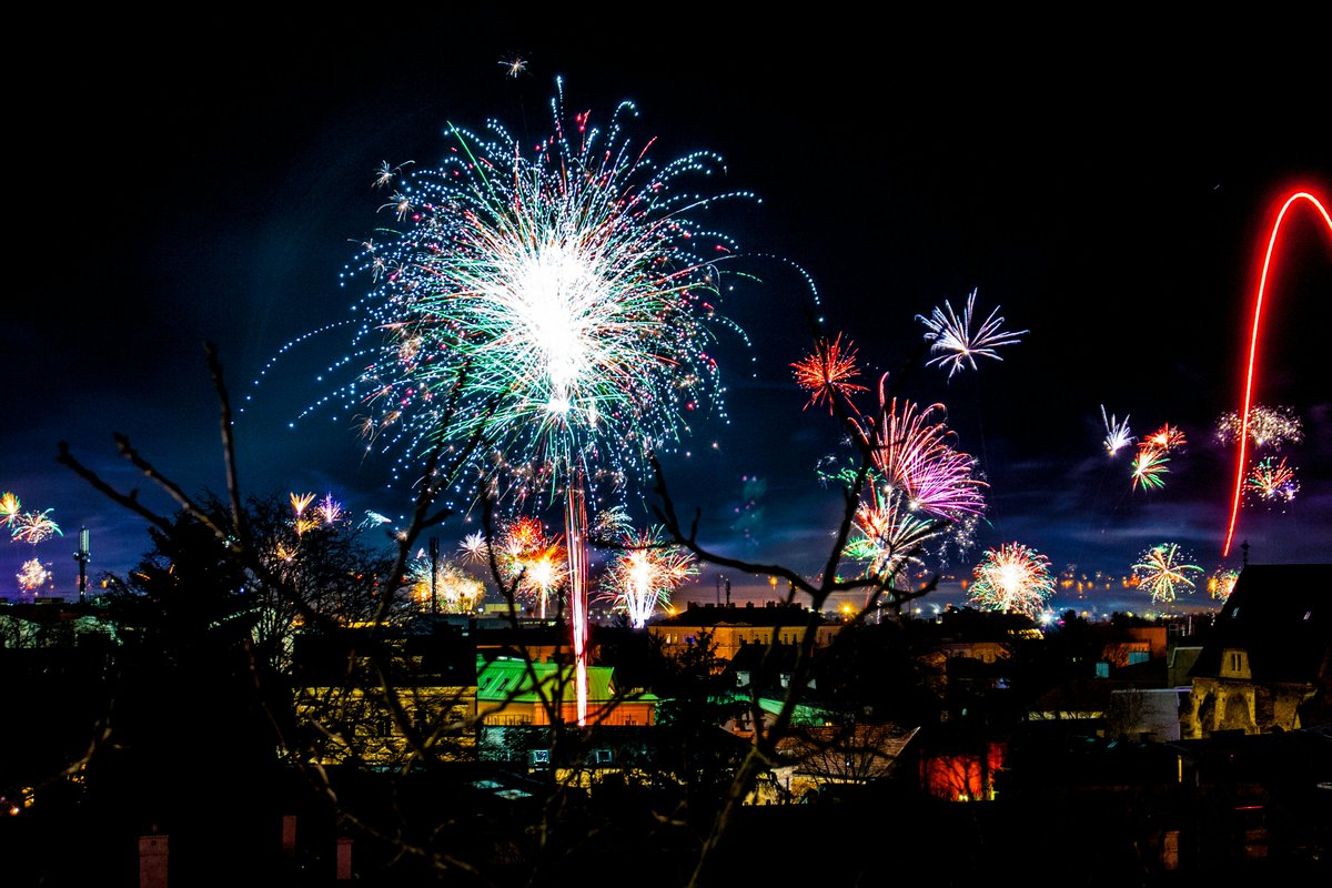 myhuntingess's tweet photo. 2025 is lighting up the sky and our spirits! 🎉🎆 Get ready for a year full of exploration with gear from https://t.co/Avp8NgWZmt. #NewYear2025 #AdventureAwaits #MyHuntingEssentials https://t.co/rR8lWFVwIS