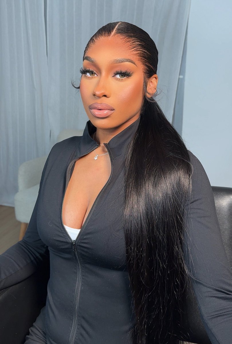 the lagos hairline by me on a frontal ponytail 😻😻