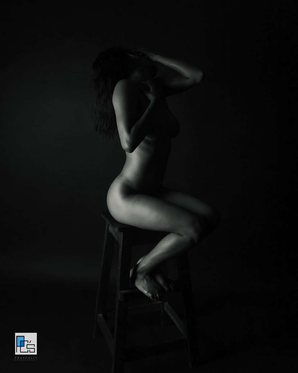 pcsclicks's tweet photo. Last night of the year 😏 

#PCsClicks
#Newtown 
#homestudio
#fineartphotography https://t.co/S9fYheLdUT