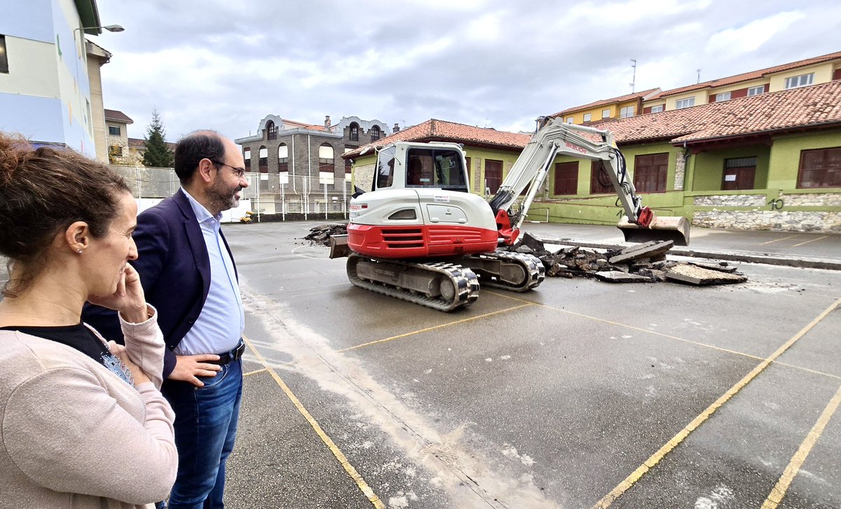 PSOETorrelavega's tweet photo. 🔔Cerramos 2024 con importantes inversiones en infraestructuras y servicios para #Torrelavega

🗣️@JoseLuisUrraca repasa las principales actuaciones del año y las obras en curso o que comenzarán en 2025.

ℹ️ La información completa en 
https://t.co/QotGi3Ide2 https://t.co/YmdZI1ufWy
