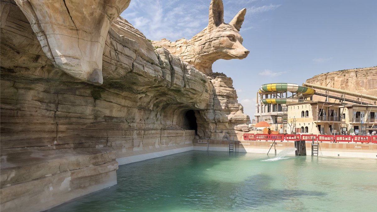 Ads_Riyadh's tweet photo. لقطات تبرز اقتراب جاهزية متنزه الألعاب المائية #أكواريبيا في #القدية، والذي يمتد على مساحة 250 ألف متر مربع، ويضم 8 مناطق توفر 22 لعبة وتجارب مائية متنوعة، مصممة بأسماء وأشكال مستلهمة من الكائنات الفطرية، منها أول رحلة مغامرة تحت الماء تضم مركبات غوص، ويقع بجوارها عدة فنادق https://t.co/kZJJPMlF22