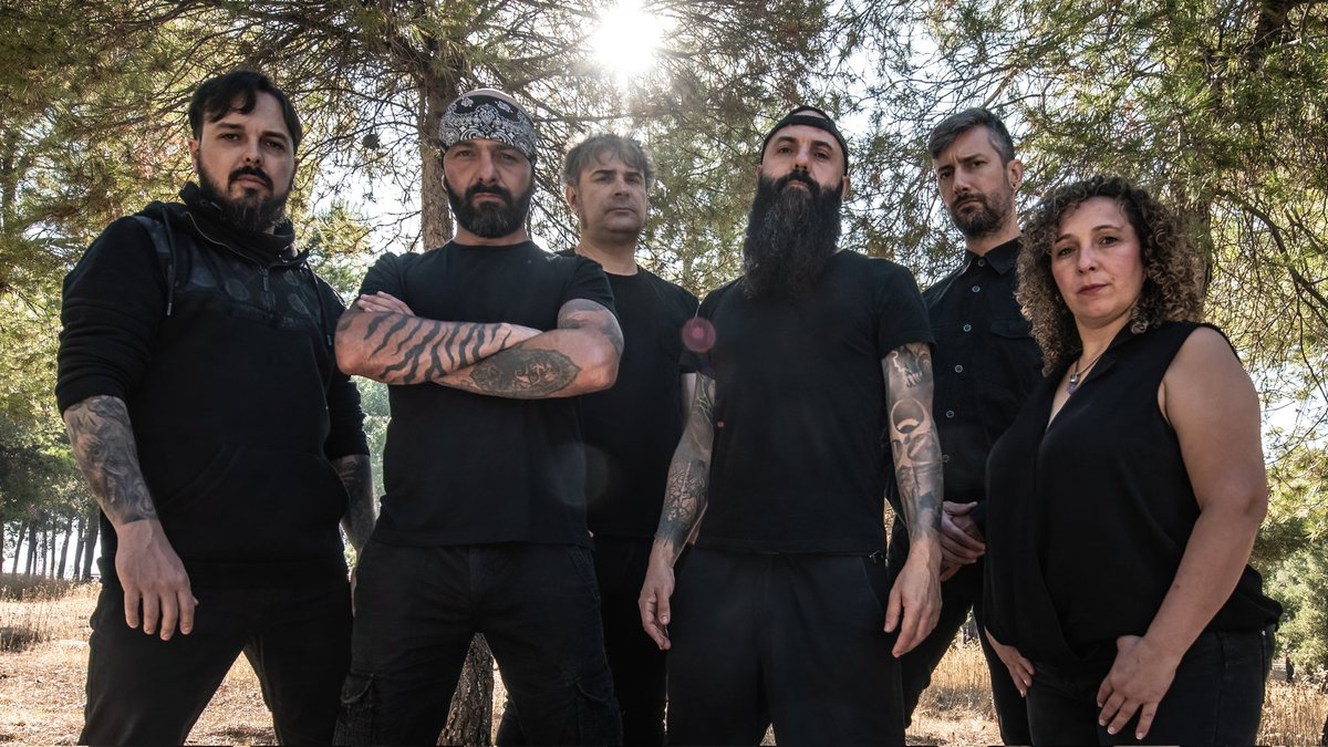 De parte de toda la familia de VITA IMANA, os deseamos un feliz y prospero 2025, lleno de grandes momentos..... Para los malos siempre nos quedará escuchar Licantropo y destrozar un par de mesas 😆😆😆.

Nos vemos en 2025 en nuestra gira 20 Aniversario.

📸<a href="/MoryLivePhoto/">Juan Morillas</a> 

#VI