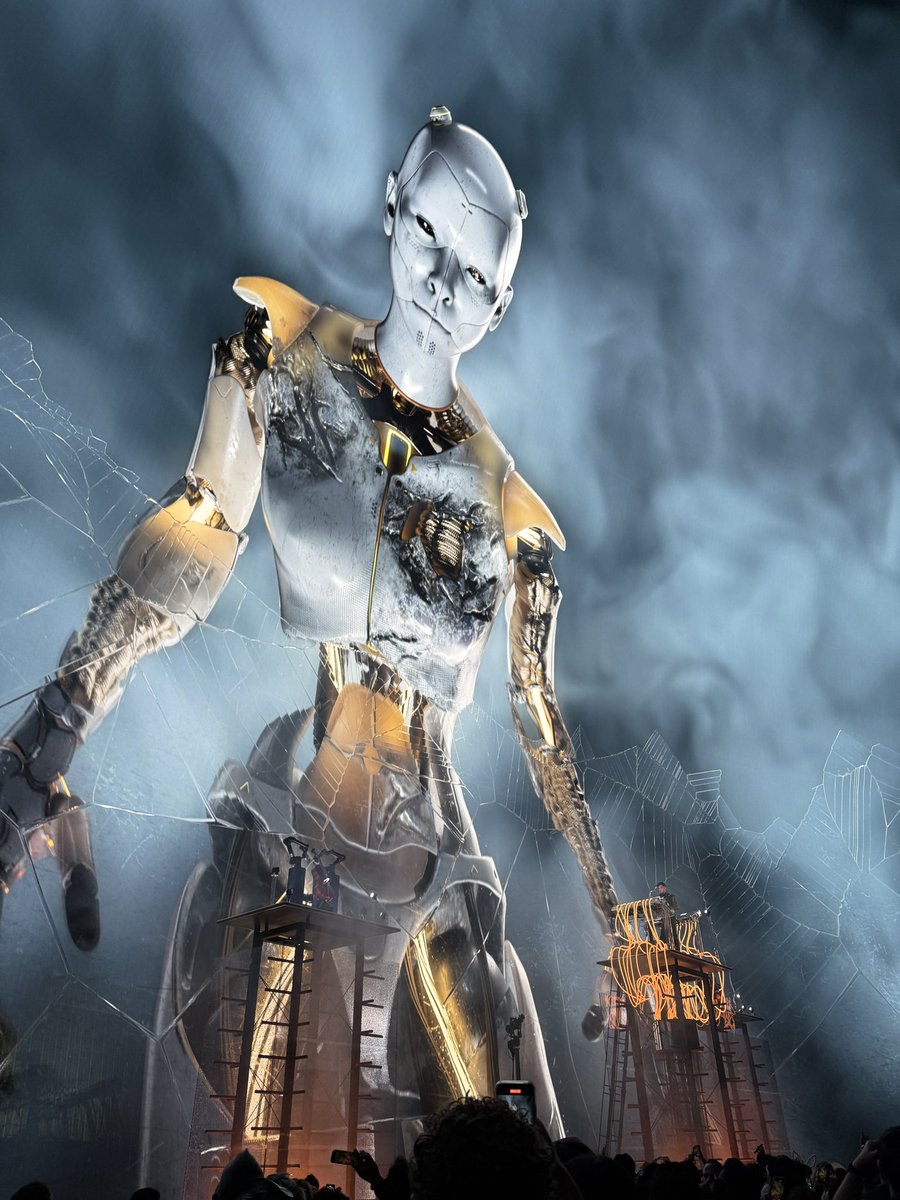 👁👁👁 tweet media