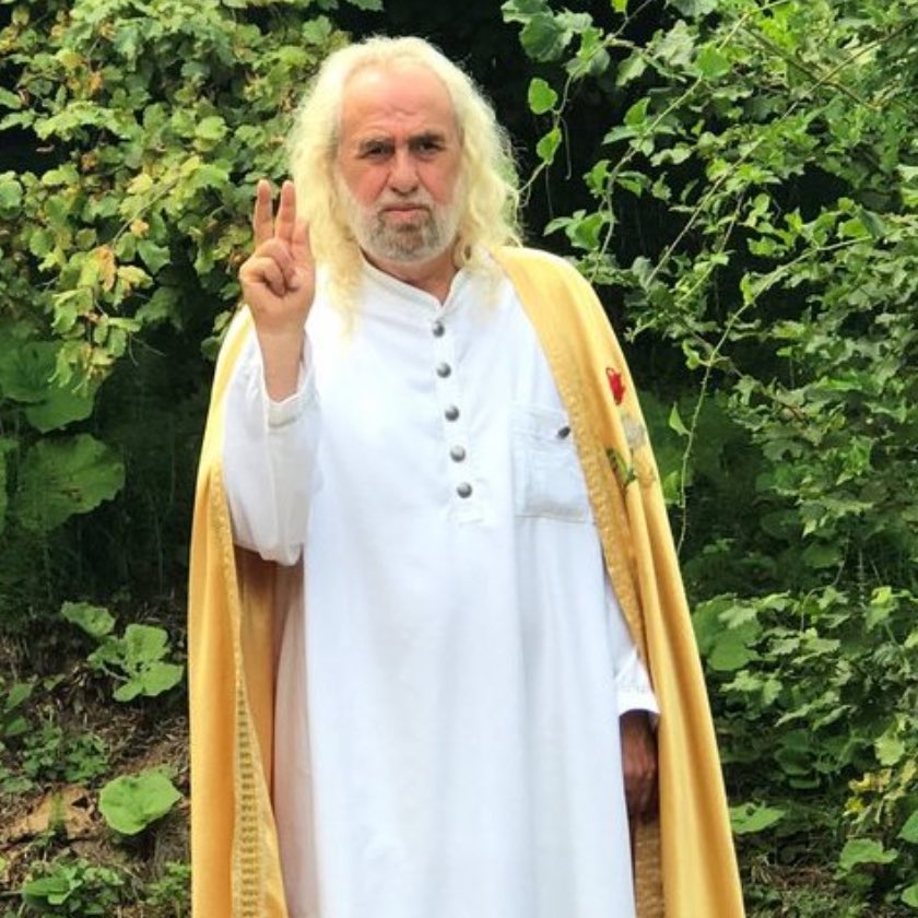 gusholderhaber's tweet image. Kendisini İsa mesih ilan eden Hasan Mezarcı: 

“Emekli maaşımla geçiniyorum.”