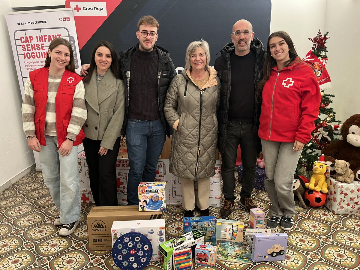 PSC Terrassa/❤️ (@pscterrassa) on Twitter photo 🎁 Un any més, hem portat les joguines recollides a <a href="/CRJ_Terrassa/">CRJ Terrassa</a> per ajudar a que cap nen ni nena es quedi sense un somriure aquest Nadal.
🫂 Volem expressar el nostre més sincer agraïment a Creu Roja per la gran tasca que feu, especialment amb iniciatives tan importants. 🎁 Un any més, hem portat les joguines recollides a <a href="/CRJ_Terrassa/">CRJ Terrassa</a> per ajudar a que cap nen ni nena es quedi sense un somriure aquest Nadal.
🫂 Volem expressar el nostre més sincer agraïment a Creu Roja per la gran tasca que feu, especialment amb iniciatives tan importants.