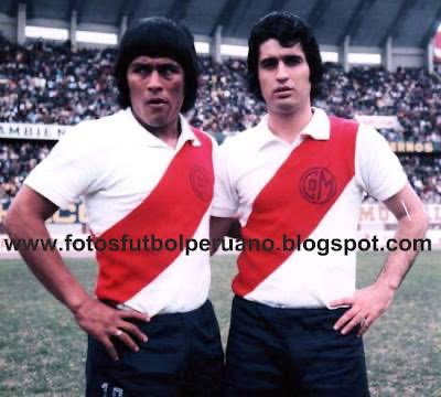 Muchos han hablado de la dupla que hizo Sotil con Cruyff o Cubillas pero olvidan la que hizo con el máximo ídolo de Boca Juniors,  Ángel Clemente Rojas “Rojitas”. 

Los mejores pasaron por la Academia del Perú. #EchaMuni