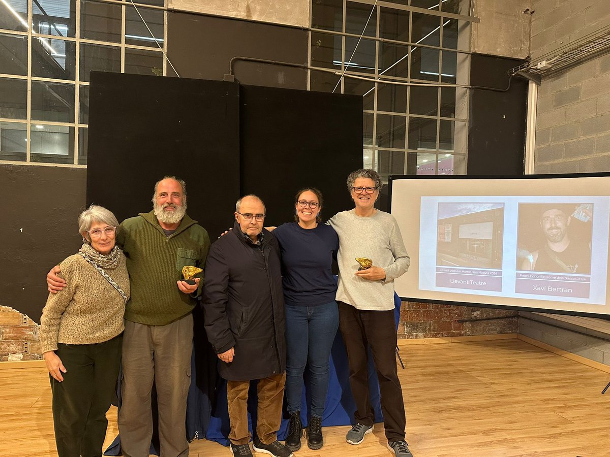 Blaus de Granollers (@blausgranollers) on Twitter photo Un any més tenim els guanyadors de l’<a href="/homedelsnassos/">Home dels Nassos</a> ‼️
Llevant Teatre de Ponent, in memoriam s'ha emportat l'Home dels Nassos 2024, i el premi honorífic ha sigut per Xavi Bertran "Tamayo".
Enhorabona 👃🏻!
#HdN2024 #blaus2024 Un any més tenim els guanyadors de l’<a href="/homedelsnassos/">Home dels Nassos</a> ‼️
Llevant Teatre de Ponent, in memoriam s'ha emportat l'Home dels Nassos 2024, i el premi honorífic ha sigut per Xavi Bertran "Tamayo".
Enhorabona 👃🏻!
#HdN2024 #blaus2024