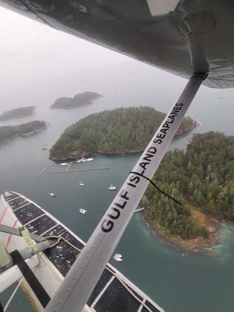 It's always a pleasure flying with <a href="/GISeaplanes/">Gulf Island Seaplanes</a>. I highly recommend the friendly &amp; professional staff. 
#silvabay #gabriola