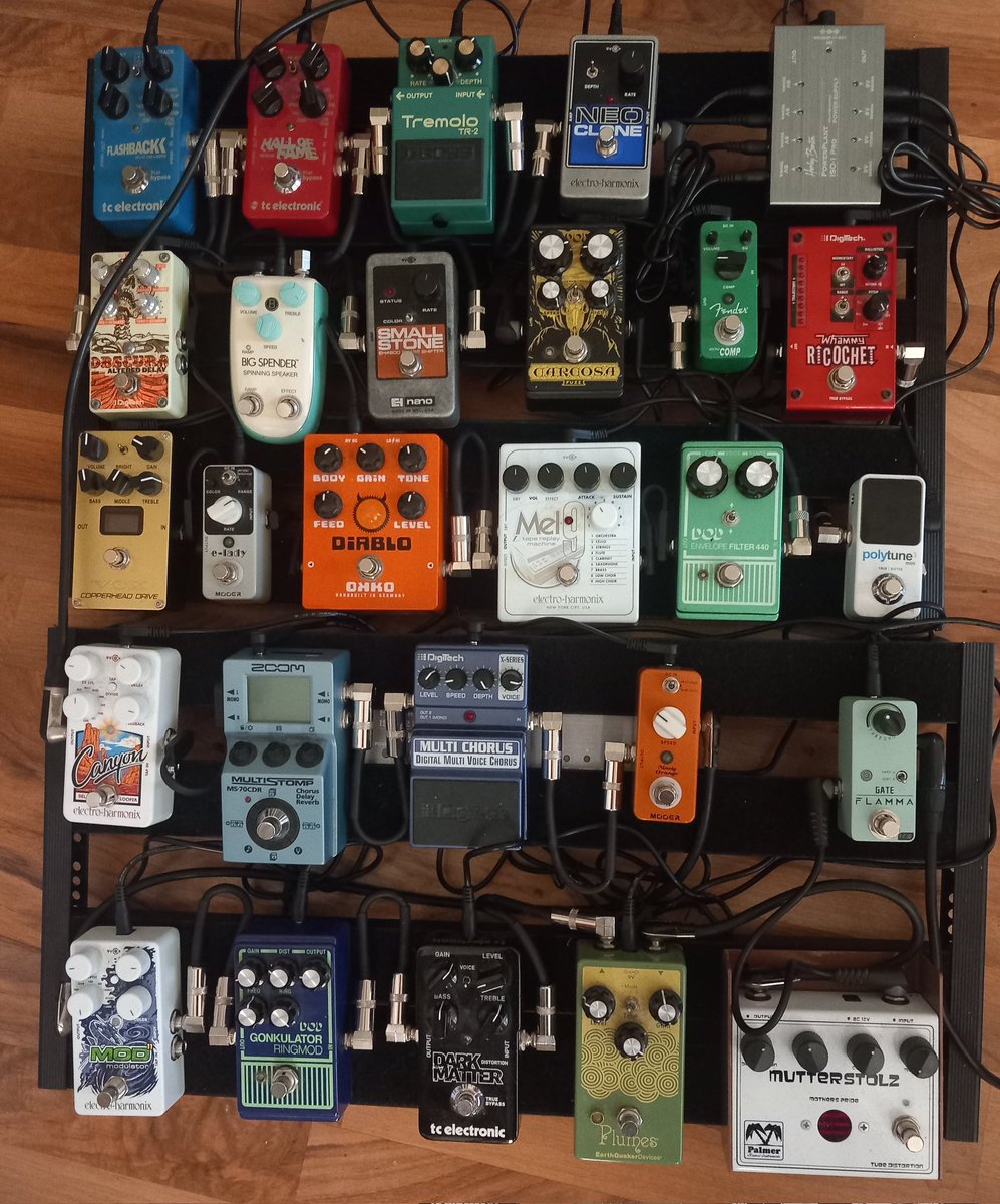 The_Orchanic's tweet photo. Kann es sein, dass ihr schon lange keine Bilder mehr von Pedalboards gesehen habt ? Gern geschehen. https://t.co/Dp1zi4bqEU